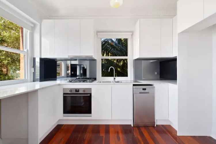 Lease 2 Bedroom Apartment in Manly with Modern Features