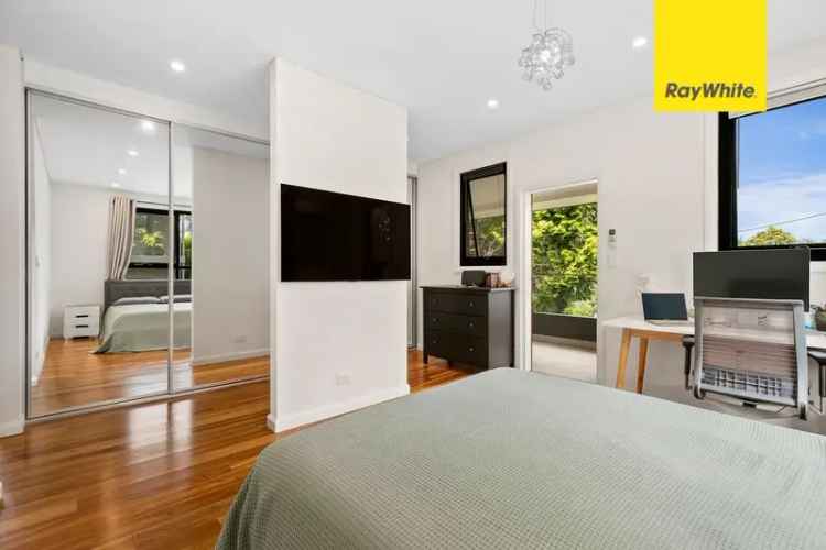 Modern Five Bedroom Home Near North Ryde Metro