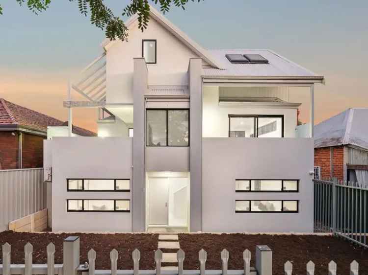 Highgate 3 Bed 2 Bath Tri Level Home Architect Design Modern Kitchen Terrace