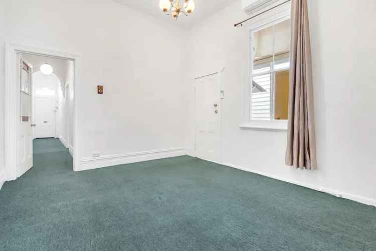 Victorian Home near High Street Northcote - Updated and Spacious