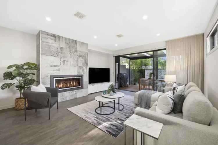 Luxury 3 Bed 2.5 Bath Town Residence near Aspendale Primary School