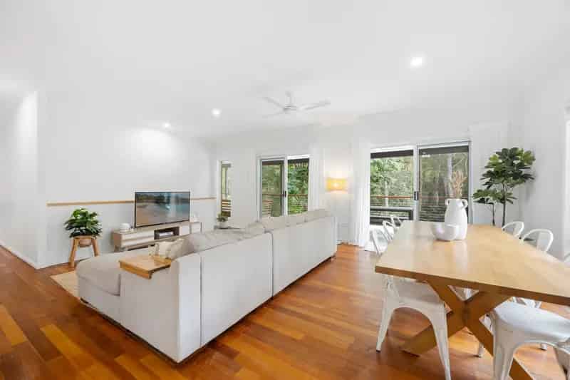 STUNNING TWO-STOREY OASIS WITH BREATHTAKING BUSHLAND VIEWS ON A SPACIOUS 911M2 BLOCK - PRIVACY, COMFORT AND LIMTLESS POTENTIAL!
