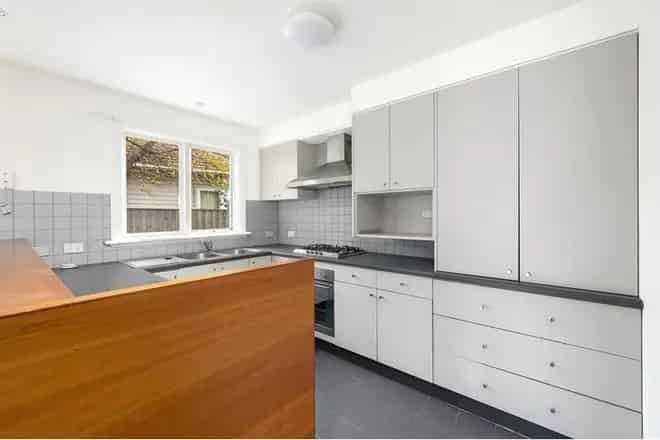 House For Rent , 77, Albert Street, Melbourne, Victoria