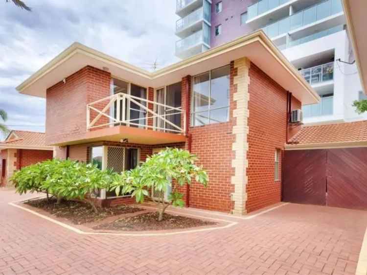 Beachside Double Story Home Near Scarborough Beach