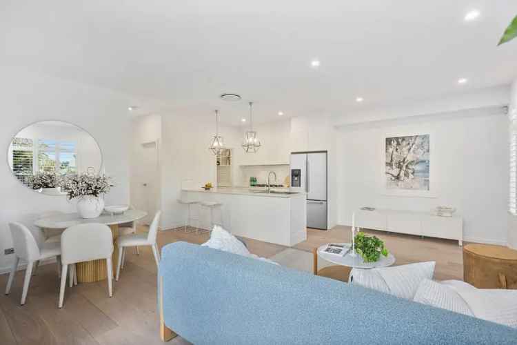 Hamptons Style Townhouse for Lease Balgownie NSW