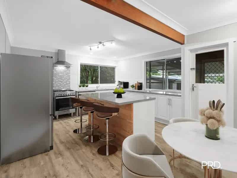 Dream Oasis Overlooking the Valley in Hazelbrook