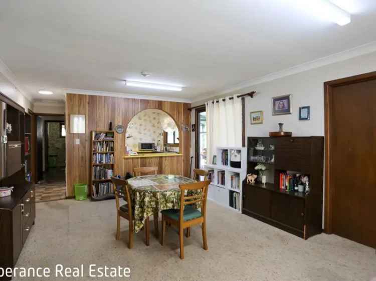 3 Bedroom Family Home with Large Backyard and Double Garage