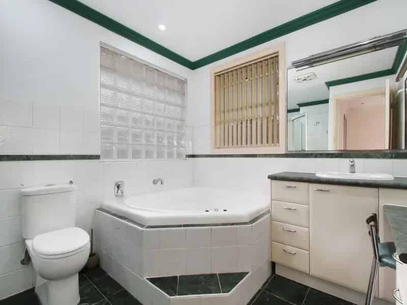 Perfect Family Starter in Convenient Location!