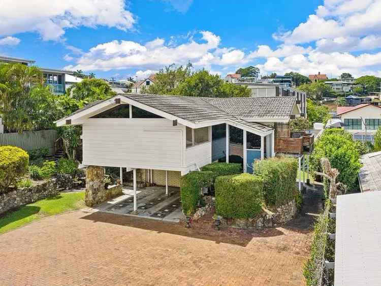 Post-War Home With Uninterrupted City & River Views