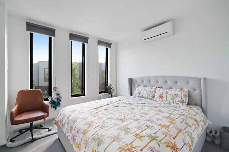 Rent Stylish Townhouse in Bundoora with Modern Features