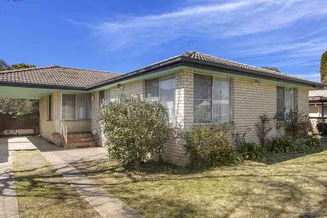 Family Home near Schools and Sporting Fields in South Armidale