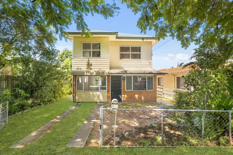 Buy Spacious Home in Woody Point with 6 Bedrooms and Office Space