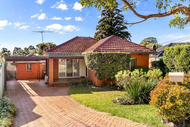 Real Estate For Lease - 8 Georges Crescent - Roselands , NSW