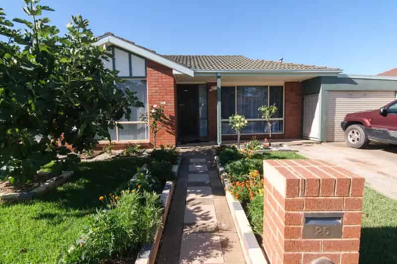 Charming Living at its Finest : Impeccable 2BR Unit