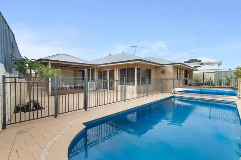 Spacious Coastal Living in a Quiet Cul-de-Sac