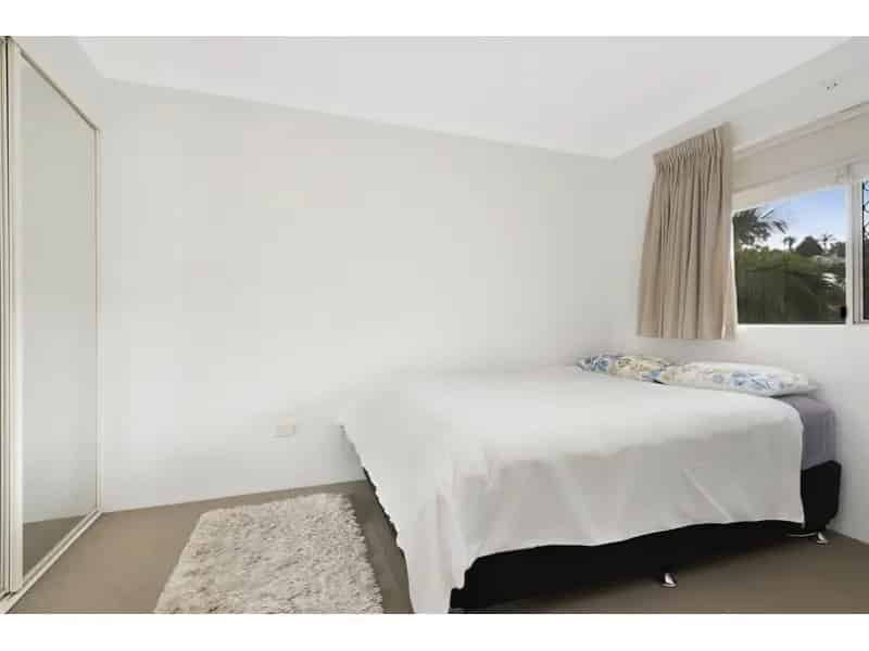 Charming Unit In An Ideal Location