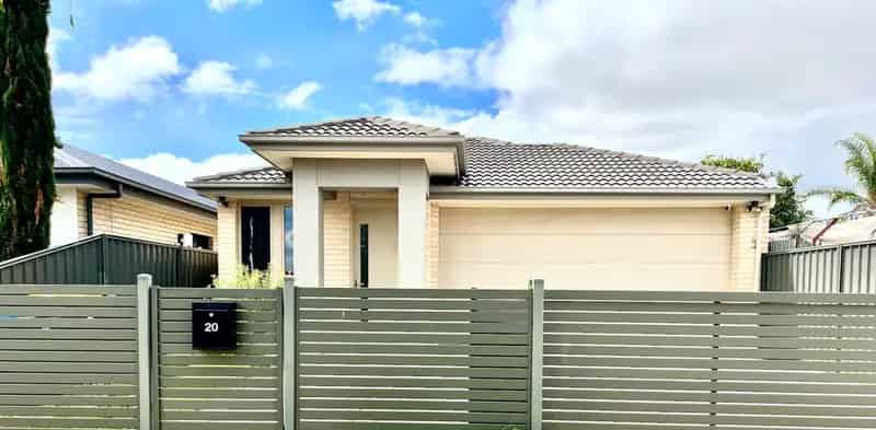 Spacious 5 Bedroom Home in Clearview! for rent