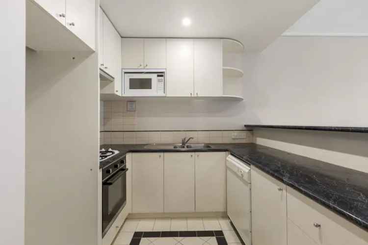 Rent 2 Bedroom Apartment in Melbourne with Natural Light and Amenities