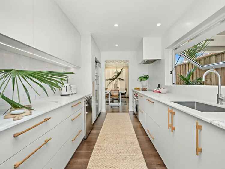 Thirroul Luxury Home Renovation - 4 Beds, Studio, Gourmet Kitchen