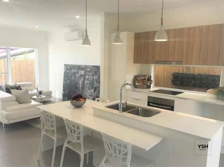 Beautifully Designed Townhouse In Annerley