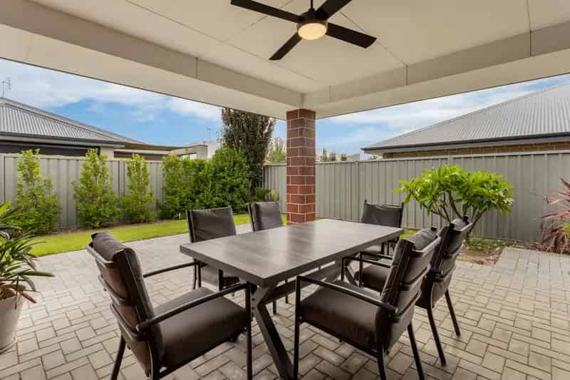 Buy modern cottage home in Vasse with garden and home theatre