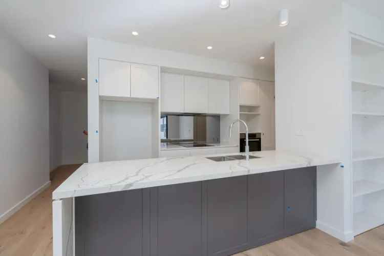 Rent north facing townhouse in the Parks of Red Hill with modern features