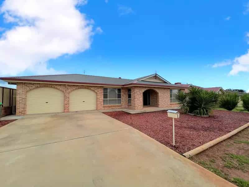 Rent modern fully furnished house 4 bedroom family home in quiet street