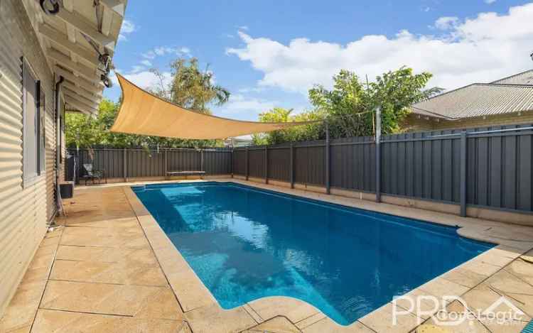 5 Bedroom Family Home Baynton Theater Pool Double Garage