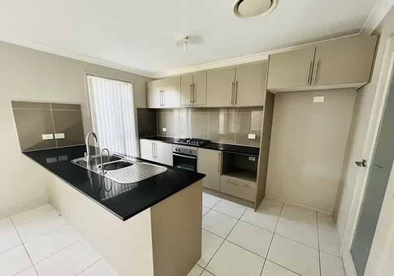Lease 3 bedroom family home Riverstone with modern amenities