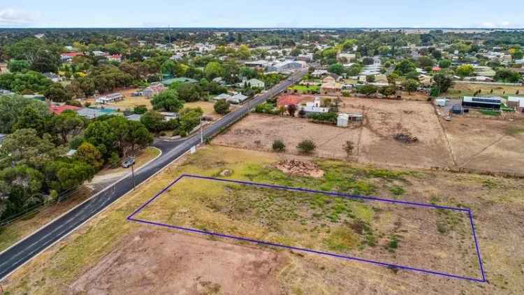 Spacious building block in centre of Penola