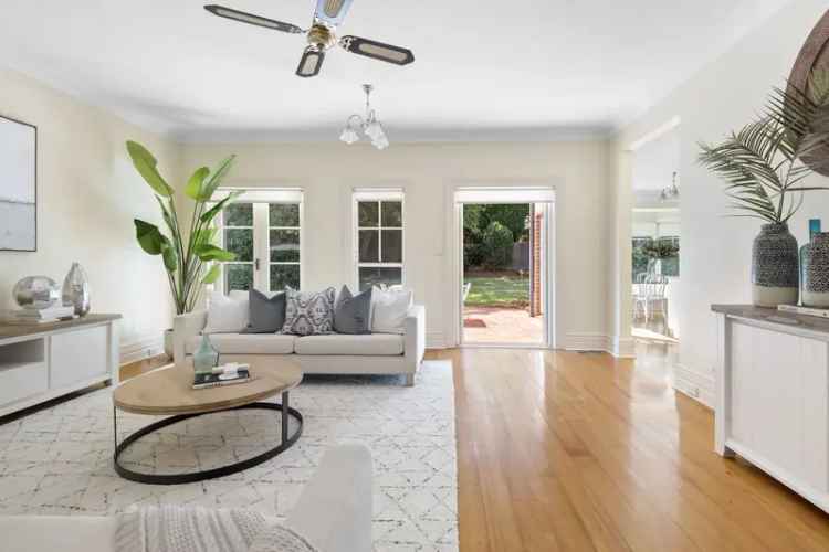 Federation Residence Wahroonga NSW - 3 Beds 2 Baths Double Garage