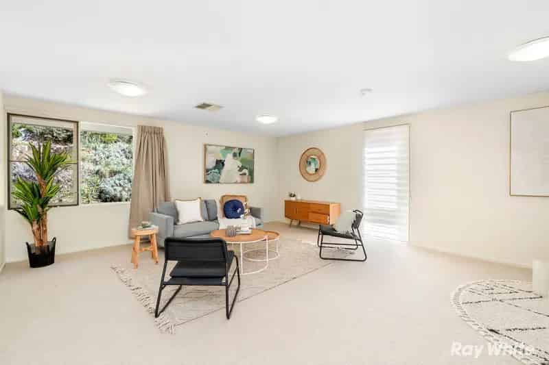 Buy House in Kooringal with Four Bedrooms and Spacious Gardens