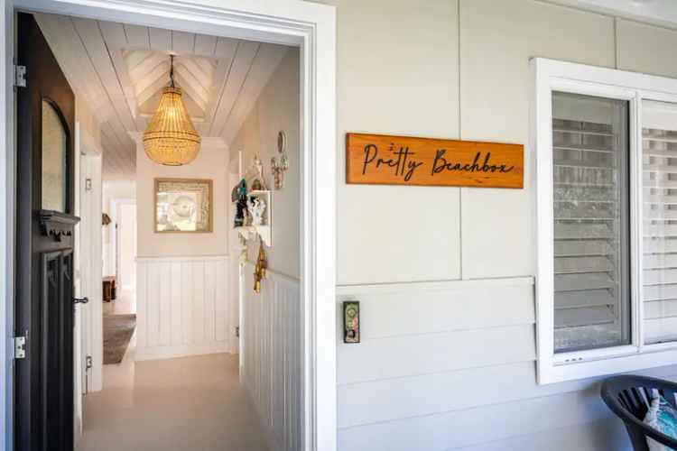 'Pretty Beachbox' - where contemporary elegance seamlessly blends with coastal charm