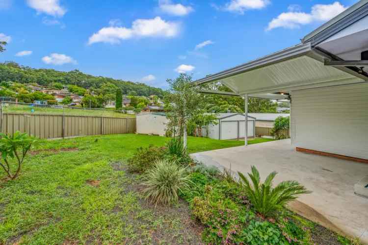 4 Bedroom Family Home with Double Garage and Solar Power