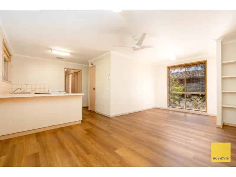 Charming 2-Bedroom Unit: Your Ideal Student Haven