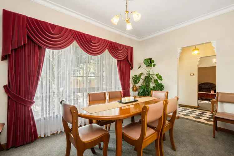 Private Sale Buy House Hamlyn Heights with 821m2 Land