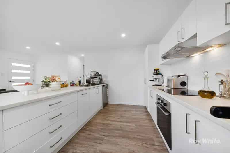 Large Family home with a granny flat, Perfectly positioned in most sought after pocket of Springwood
