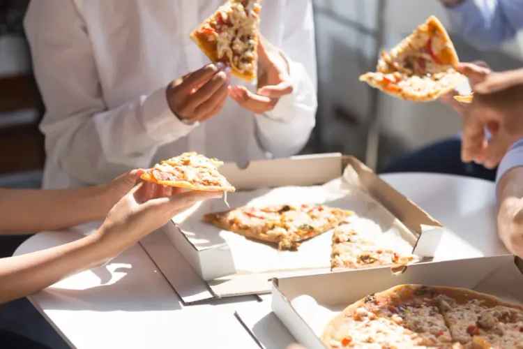 Profitable Pizza Shop for Sale Near Grampians – Low Hours, High Income