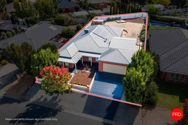 Large Family Home on approx. 1000m2 Block.