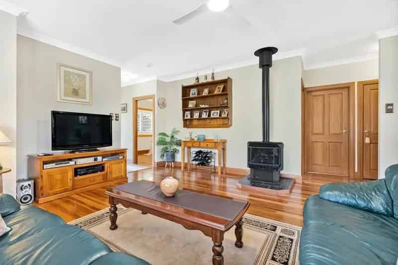 3 bedroom home Including gardener.