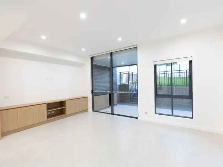 4 Bedroom House Campbelltown - Modern Kitchen, Multiple Living Areas