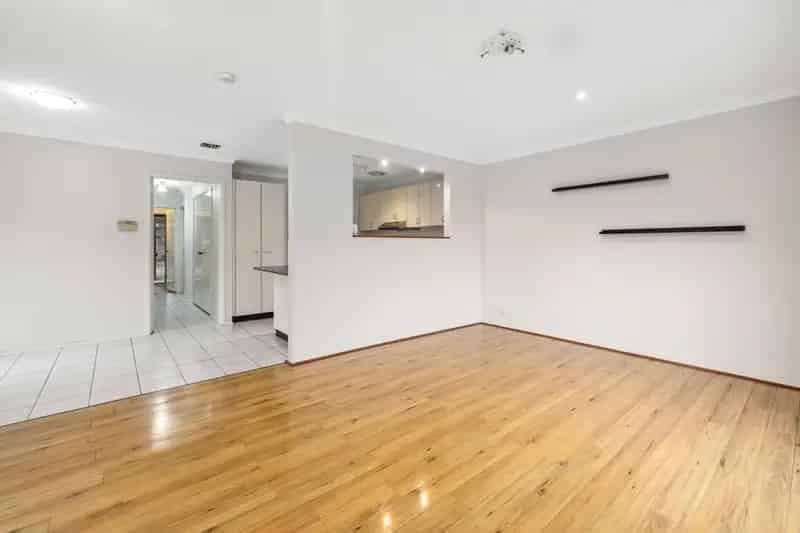 House For Sale - 8 Bushby Close, Gordon ACT 2906