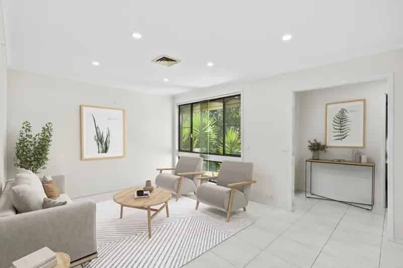 Lease Beautifully Updated Three Bedroom House in Horsley with Pool