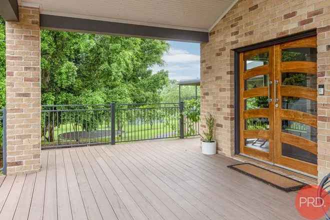 5 Bed 4 Bath Family Home on 2.73ha in Bolwarra