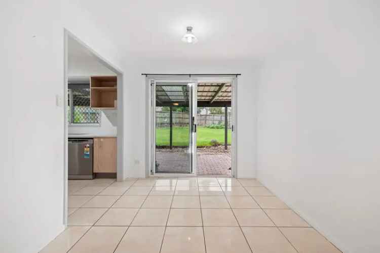 Lease cute house in Browns Plains with spacious living and yard