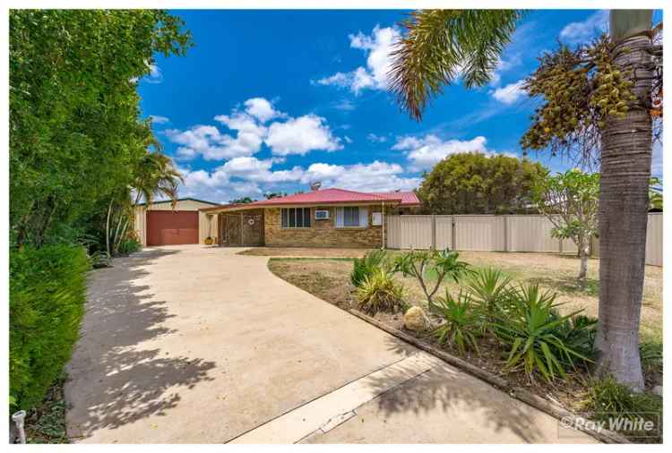 Private lowset brick home on 989sqm with shed!