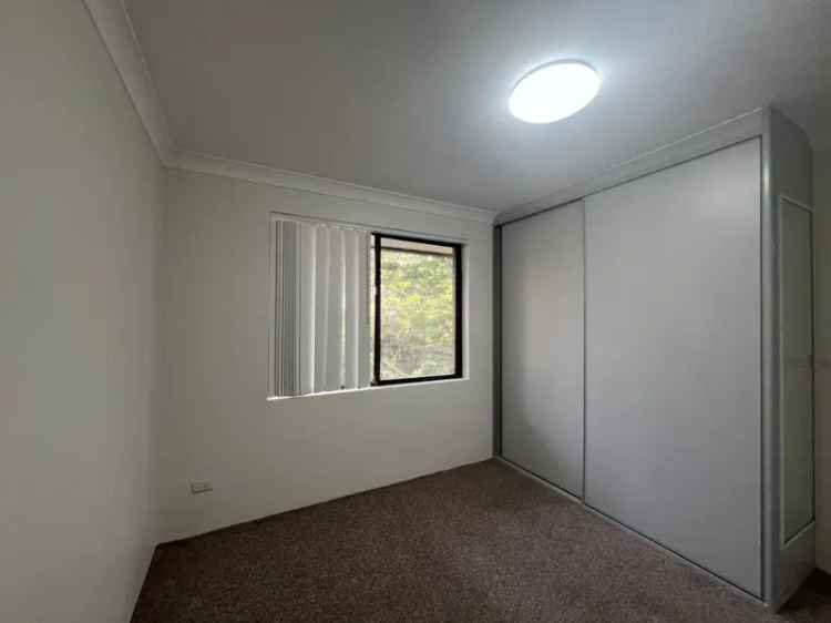 2 Bed Unit in Harris Park Near Shops and Train Station