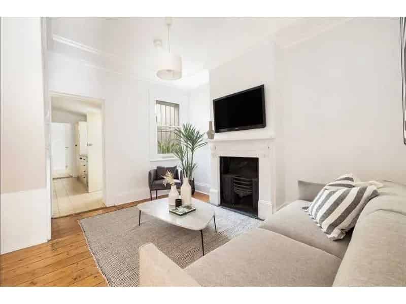 Light Filled Terrace In Central Location