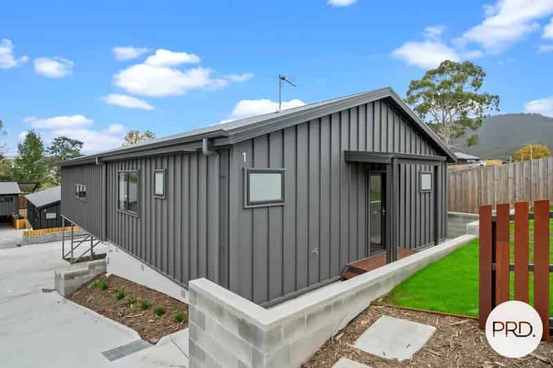 Executive Town House in the Heart of New Norfolk!