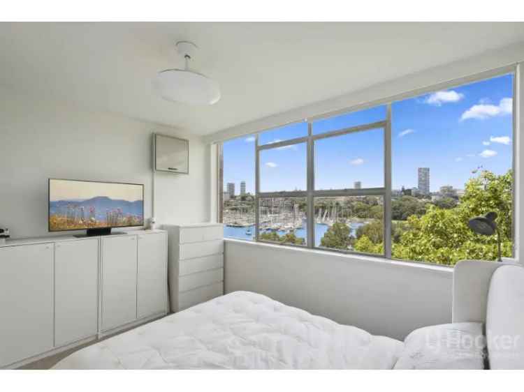 Sunlit 2-Bedroom Apartment With Stunning Rushcutters Bay Views